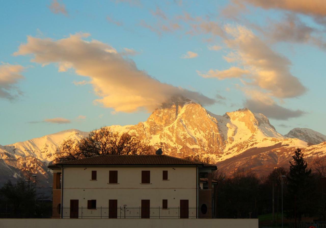 Residence Stella Del Gran Sasso Colledara Kültér fotó