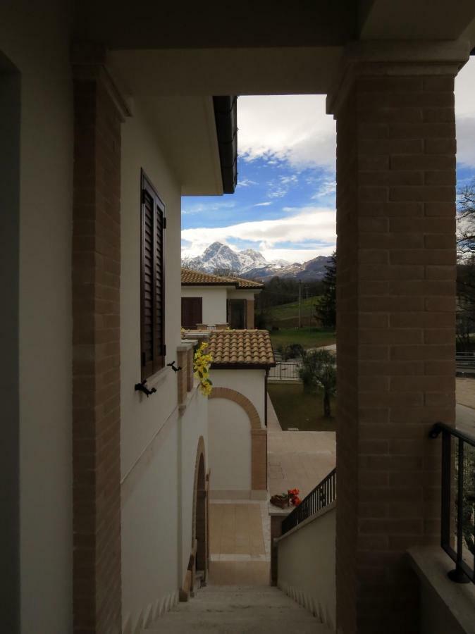 Residence Stella Del Gran Sasso Colledara Kültér fotó